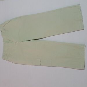 Chico's Five Pockets lime Green Cargo Capri pants Size 0.5 or Small or 6